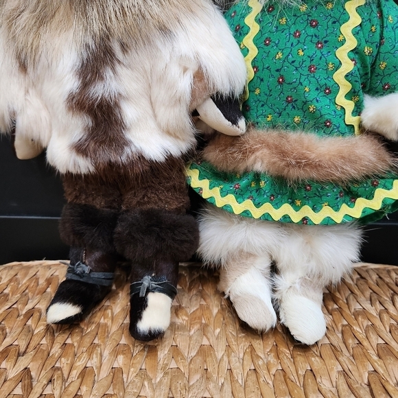 AUTHENTIC VINTAGE ALASKAN INUIT MAN & WOMAN HANDCRAFTED  DOLLS W/REAL FUR  12" - Picture 12 of 12